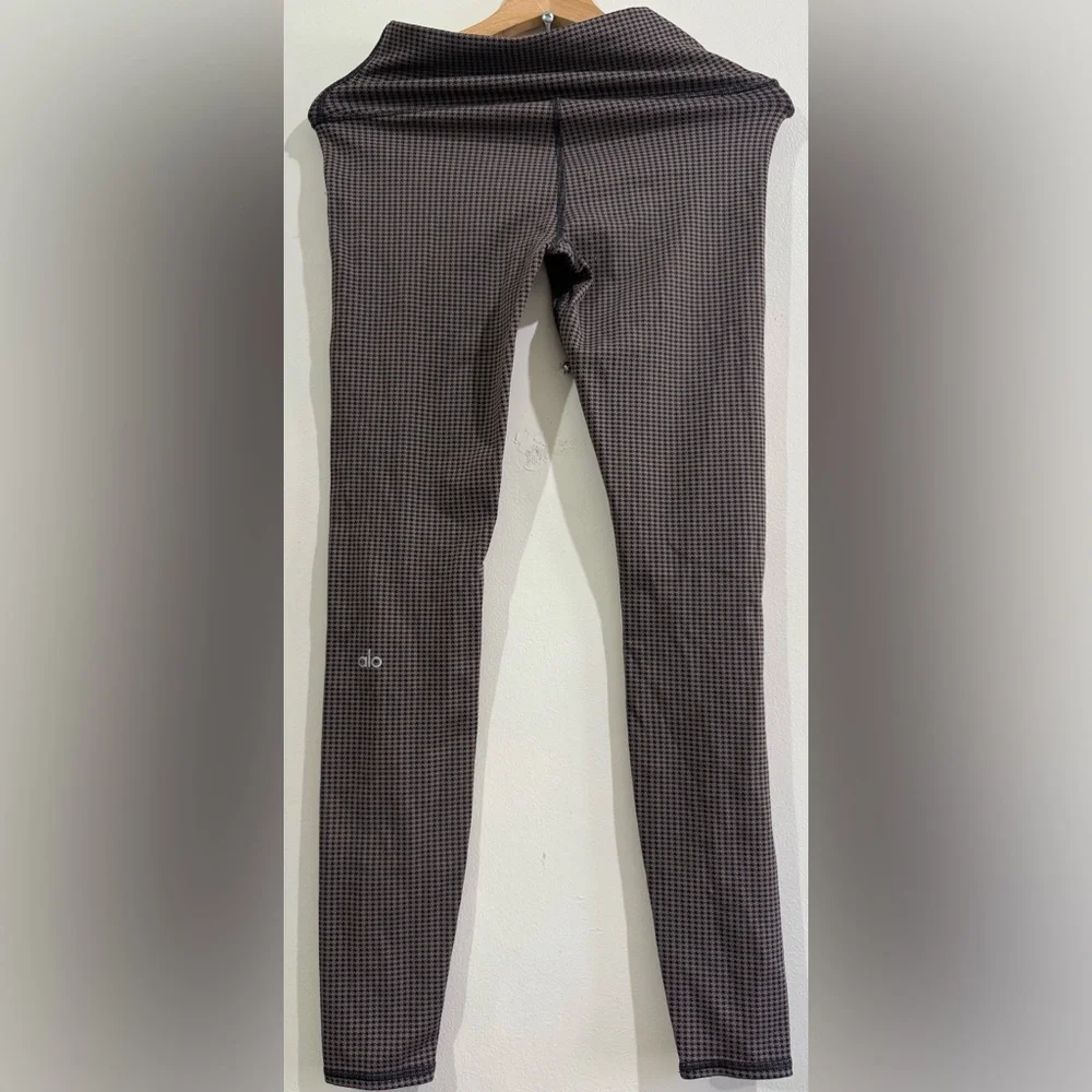 ALO Yoga High-Waist Grid Leggings in Black and Gray